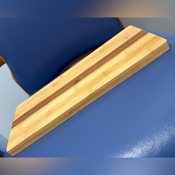 New Harry & David Bamboo Cutting Board - Picture 7 of 12